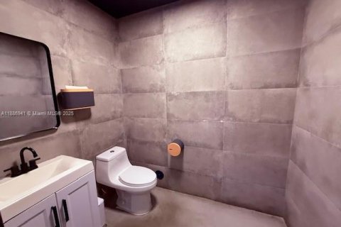 Commercial property in Doral, Florida № 1981612 - photo 25