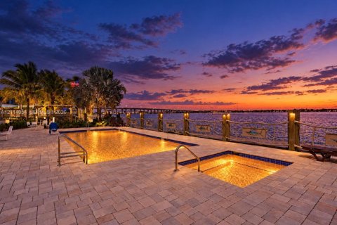 Condo à Stuart, Floride, 1 chambre  № 2439353