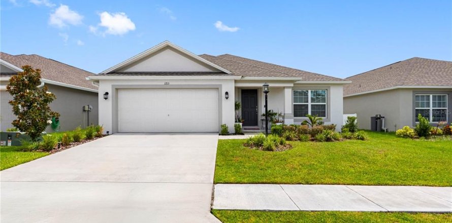 House in Lakeland, Florida 4 bedrooms, 180.6 sq.m. № 1833050