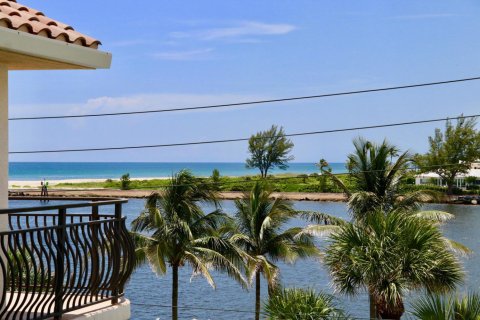 Condo in Palm Beach Shores, Florida, 3 bedrooms № 2247302 - photo 11