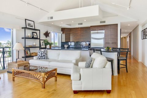 Condo in Palm Beach Shores, Florida, 3 bedrooms № 2247302 - photo 8