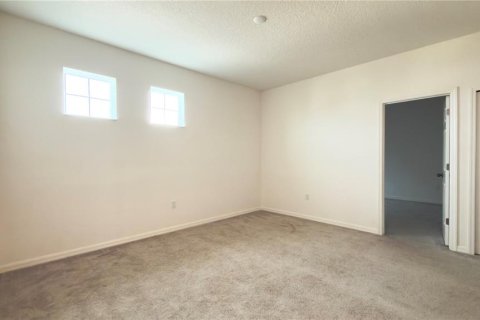 House in Haines City, Florida 4 bedrooms, 228.26 sq.m. № 2403686 - photo 12