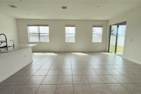 House in Haines City, Florida 4 bedrooms, 228.26 sq.m. № 2403686 - photo 5