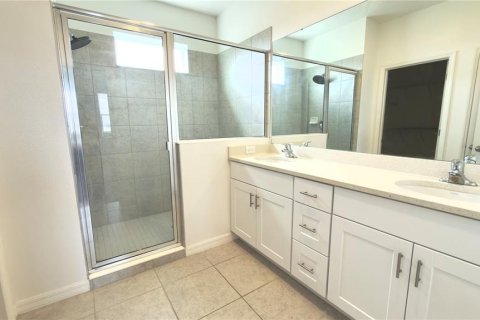 House in Haines City, Florida 4 bedrooms, 228.26 sq.m. № 2403686 - photo 15