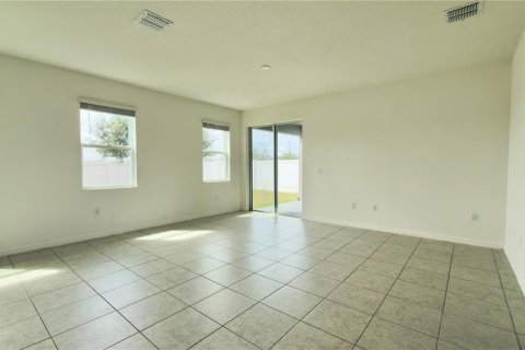 House in Haines City, Florida 4 bedrooms, 228.26 sq.m. № 2403686 - photo 6