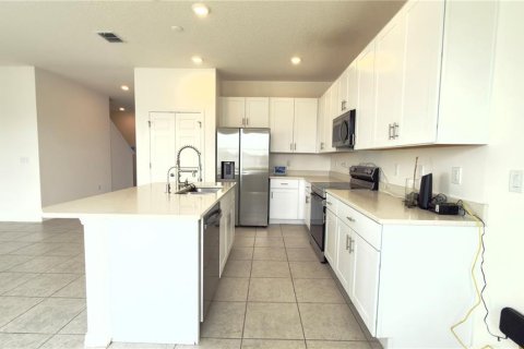 House in Haines City, Florida 4 bedrooms, 228.26 sq.m. № 2403686 - photo 9