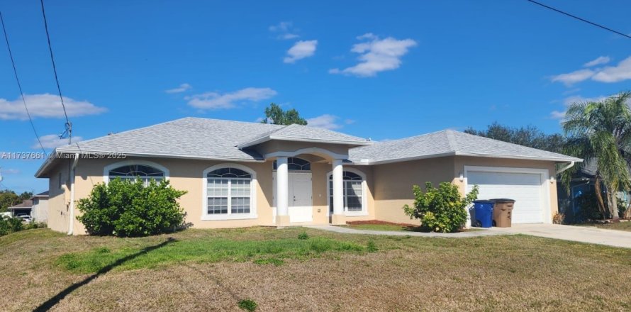 House in Lehigh Acres, Florida 3 bedrooms, 174.19 sq.m. № 1860754