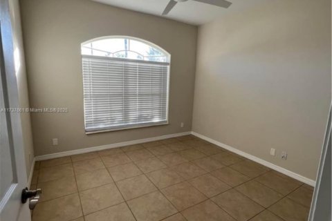 House in Lehigh Acres, Florida 3 bedrooms, 174.19 sq.m. № 1860754 - photo 6