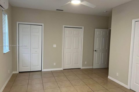 House in Lehigh Acres, Florida 3 bedrooms, 174.19 sq.m. № 1860754 - photo 13