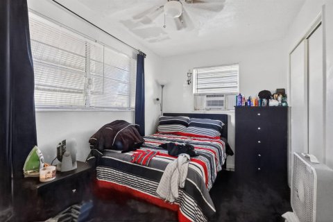Commercial property in Hollywood, Florida № 2171488 - photo 10