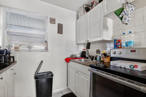 Commercial property in Hollywood, Florida № 2171488 - photo 9