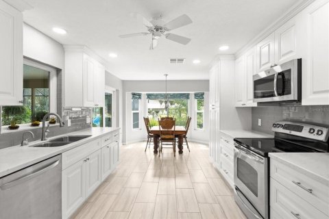 House in Crystal River, Florida 3 bedrooms, 174.19 sq.m. № 1808350 - photo 10