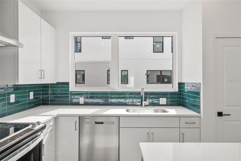 Townhouse in Saint Petersburg, Florida 2 bedrooms, 158.68 sq.m. № 1769830 - photo 20