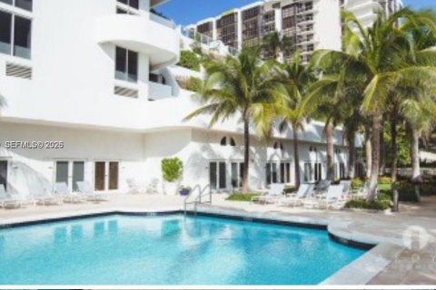 Condo in Miami Beach, Florida, 1 bedroom  № 2145928 - photo 22