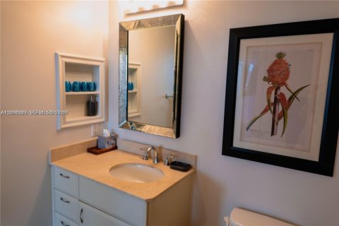 Condo in Miami Beach, Florida, 1 bedroom  № 2145928 - photo 12
