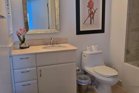 Condo in Miami Beach, Florida, 1 bedroom  № 2145928 - photo 10