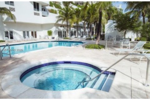 Condo in Miami Beach, Florida, 1 bedroom  № 2145928 - photo 21