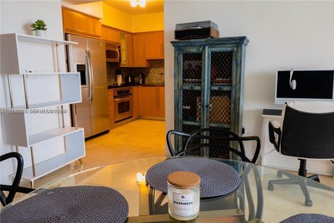Condo in Miami Beach, Florida, 1 bedroom  № 2145928 - photo 19
