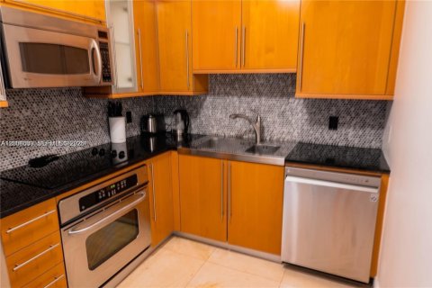 Condo in Miami Beach, Florida, 1 bedroom  № 2145928 - photo 14