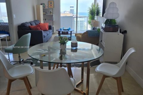 Condo in Miami Beach, Florida, 1 bedroom  № 2145928 - photo 17