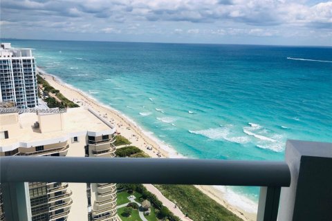 Condo in Miami Beach, Florida, 1 bedroom  № 2145928 - photo 2