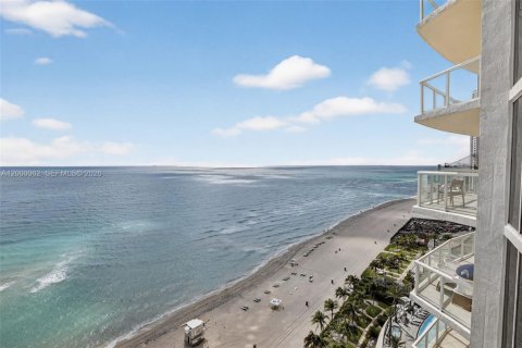 Condo in Sunny Isles Beach, Florida, 3 bedrooms  № 2090928 - photo 30