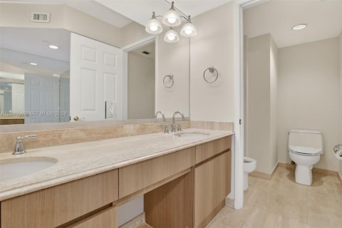 Condo in Sunny Isles Beach, Florida, 3 bedrooms  № 2090928 - photo 14