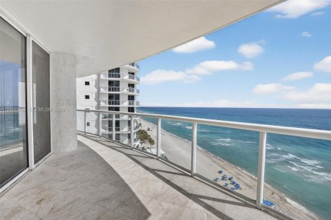 Condo in Sunny Isles Beach, Florida, 3 bedrooms  № 2090928 - photo 28
