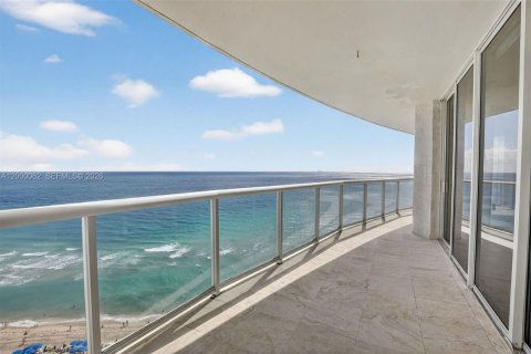 Condo in Sunny Isles Beach, Florida, 3 bedrooms  № 2090928 - photo 29