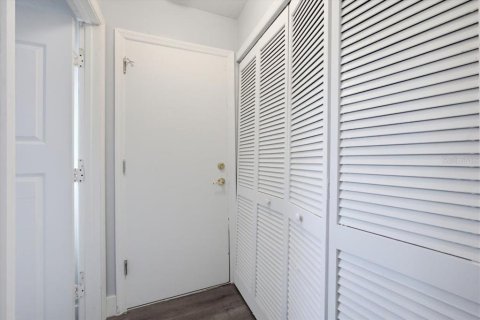 Condo in Davenport, Florida, 1 bedroom  № 2236571 - photo 9