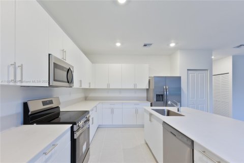 Villa ou maison à vendre à Miami, Floride: 5 chambres № 2169849 - photo 23