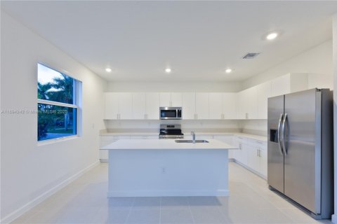Villa ou maison à vendre à Miami, Floride: 5 chambres № 2169849 - photo 21