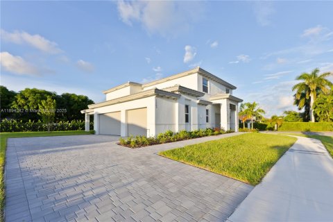 Villa ou maison à vendre à Miami, Floride: 5 chambres № 2169849 - photo 2