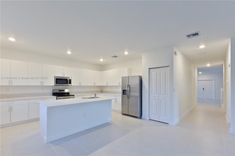 Villa ou maison à vendre à Miami, Floride: 5 chambres № 2169849 - photo 20
