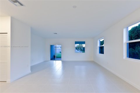 Villa ou maison à vendre à Miami, Floride: 5 chambres № 2169849 - photo 26