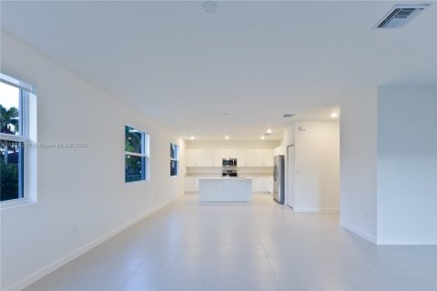 Villa ou maison à vendre à Miami, Floride: 5 chambres № 2169849 - photo 18