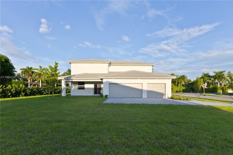 Villa ou maison à vendre à Miami, Floride: 5 chambres № 2169849 - photo 3