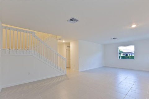 Villa ou maison à vendre à Miami, Floride: 5 chambres № 2169849 - photo 9