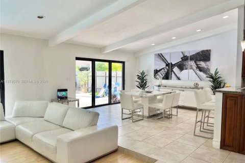 Casa en venta en Miami, Florida, 4 dormitorios, 185.15 m2 № 2044396 - foto 22