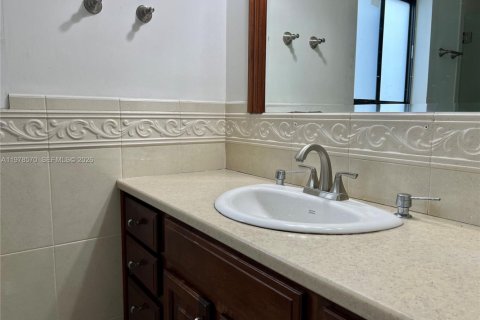 Casa en venta en Miami, Florida, 4 dormitorios, 185.15 m2 № 2044396 - foto 28