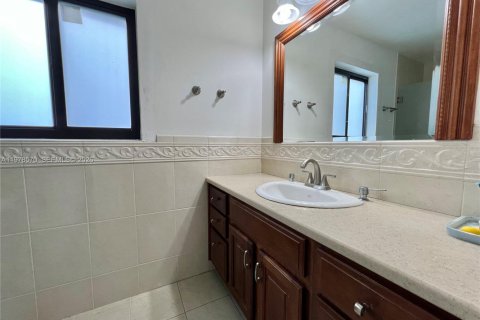 Casa en venta en Miami, Florida, 4 dormitorios, 185.15 m2 № 2044396 - foto 29