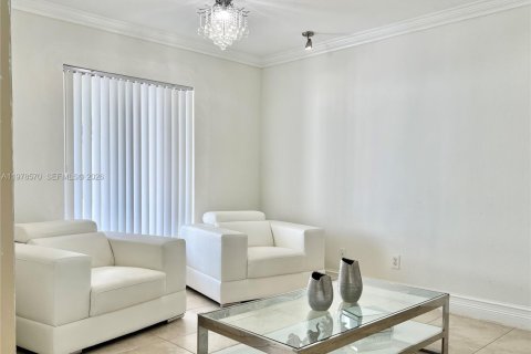 Casa en venta en Miami, Florida, 4 dormitorios, 185.15 m2 № 2044396 - foto 16