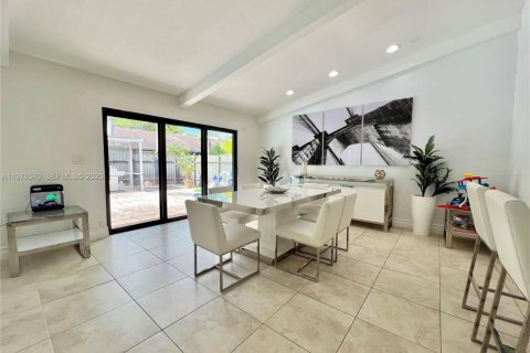 Casa en venta en Miami, Florida, 4 dormitorios, 185.15 m2 № 2044396 - foto 12