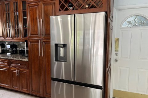 Casa en venta en Miami, Florida, 4 dormitorios, 185.15 m2 № 2044396 - foto 19