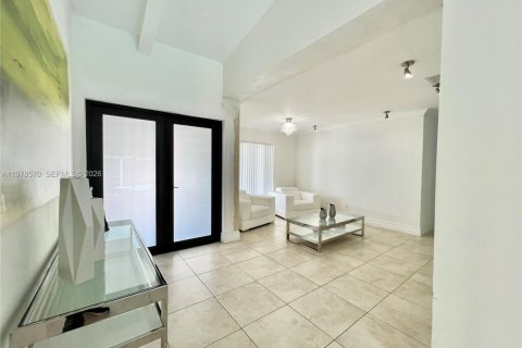 Casa en venta en Miami, Florida, 4 dormitorios, 185.15 m2 № 2044396 - foto 7