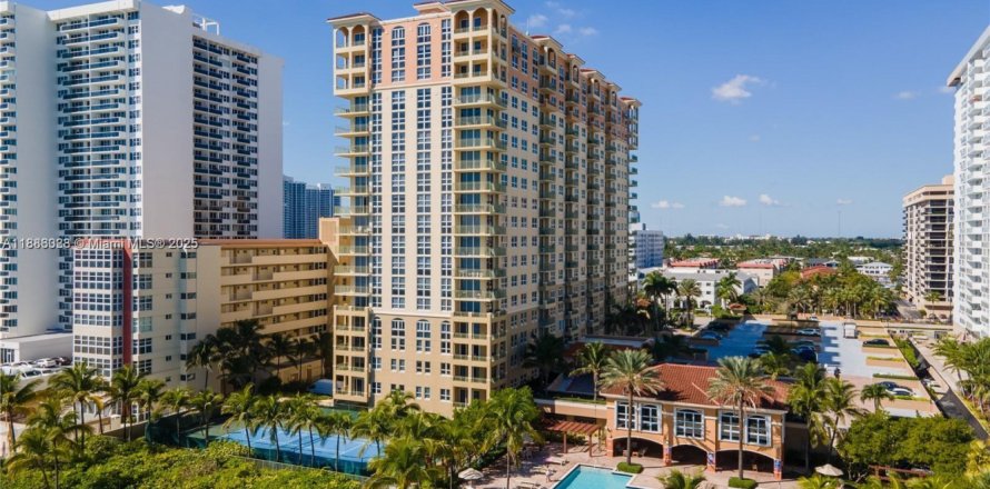 Condo in Hallandale Beach, Florida, 2 bedrooms  № 2021270