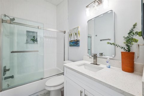 House in Anna Maria, Florida 3 bedrooms, 120.4 sq.m. № 1723750 - photo 20