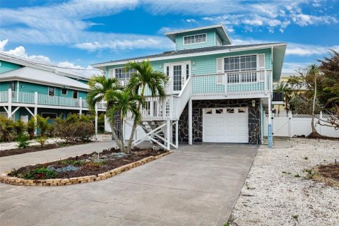 House in Anna Maria, Florida 3 bedrooms, 120.4 sq.m. № 1723750 - photo 4