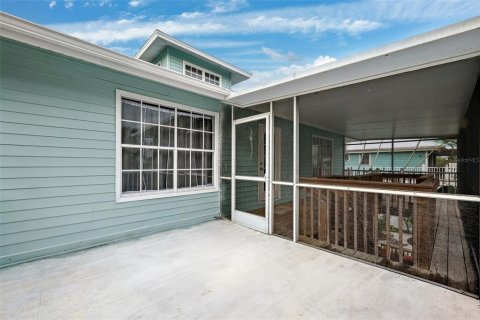 House in Anna Maria, Florida 3 bedrooms, 120.4 sq.m. № 1723750 - photo 30