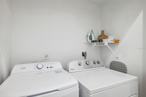 House in Anna Maria, Florida 3 bedrooms, 120.4 sq.m. № 1723750 - photo 24
